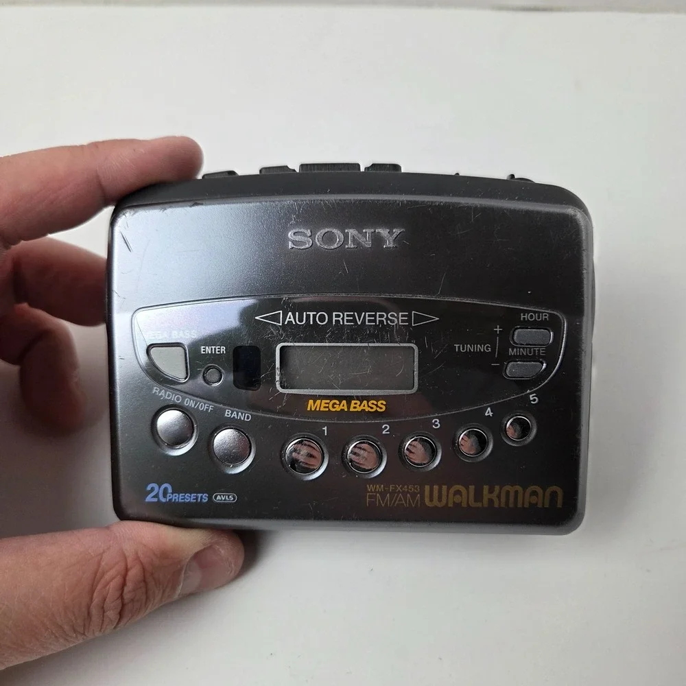 Sony Walkman WM-FX423 FM/AM Radio Cassette Player  - GRAY - For Parts/Repair